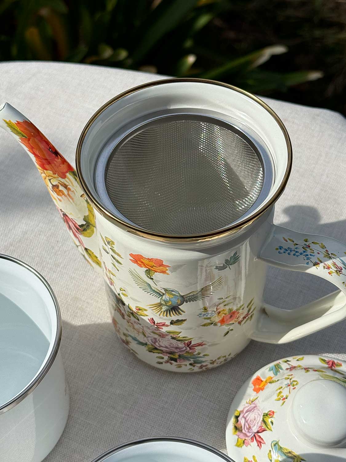Set de Té Enlozado: Tetera con filtro picaflor + 2 Tazones