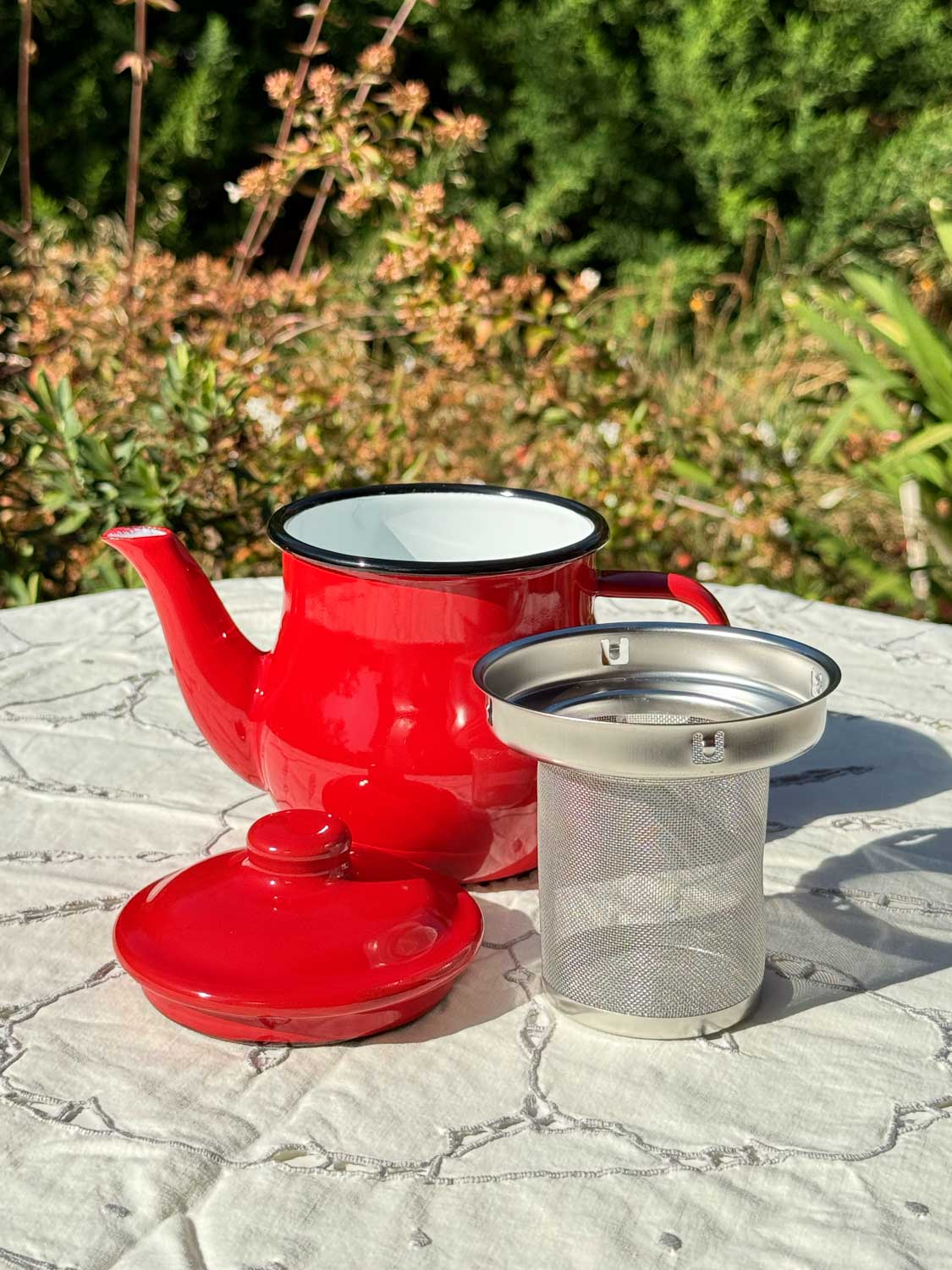 Set de Té Enlozado: Tetera con filtro + 2 Tazones