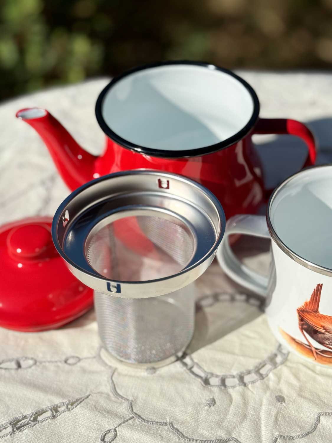 Set de Té Enlozado: Tetera con filtro + 2 Tazones